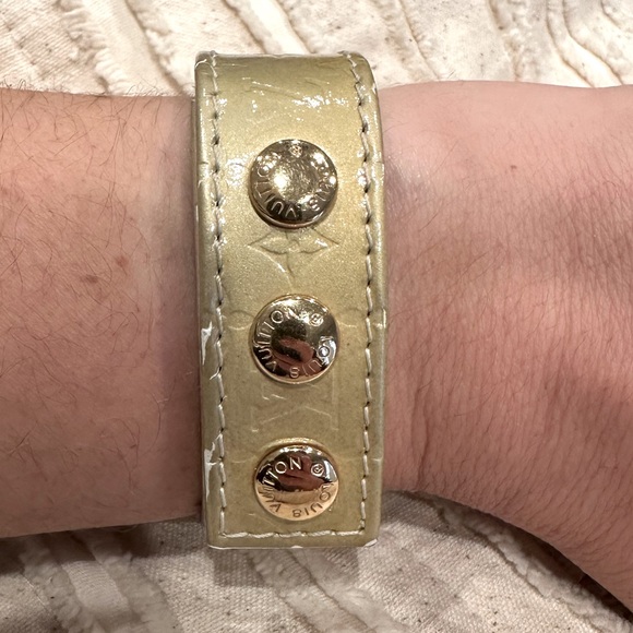 Louis Vuitton Accessories - EUC LOUIS VUITTON BRACELET